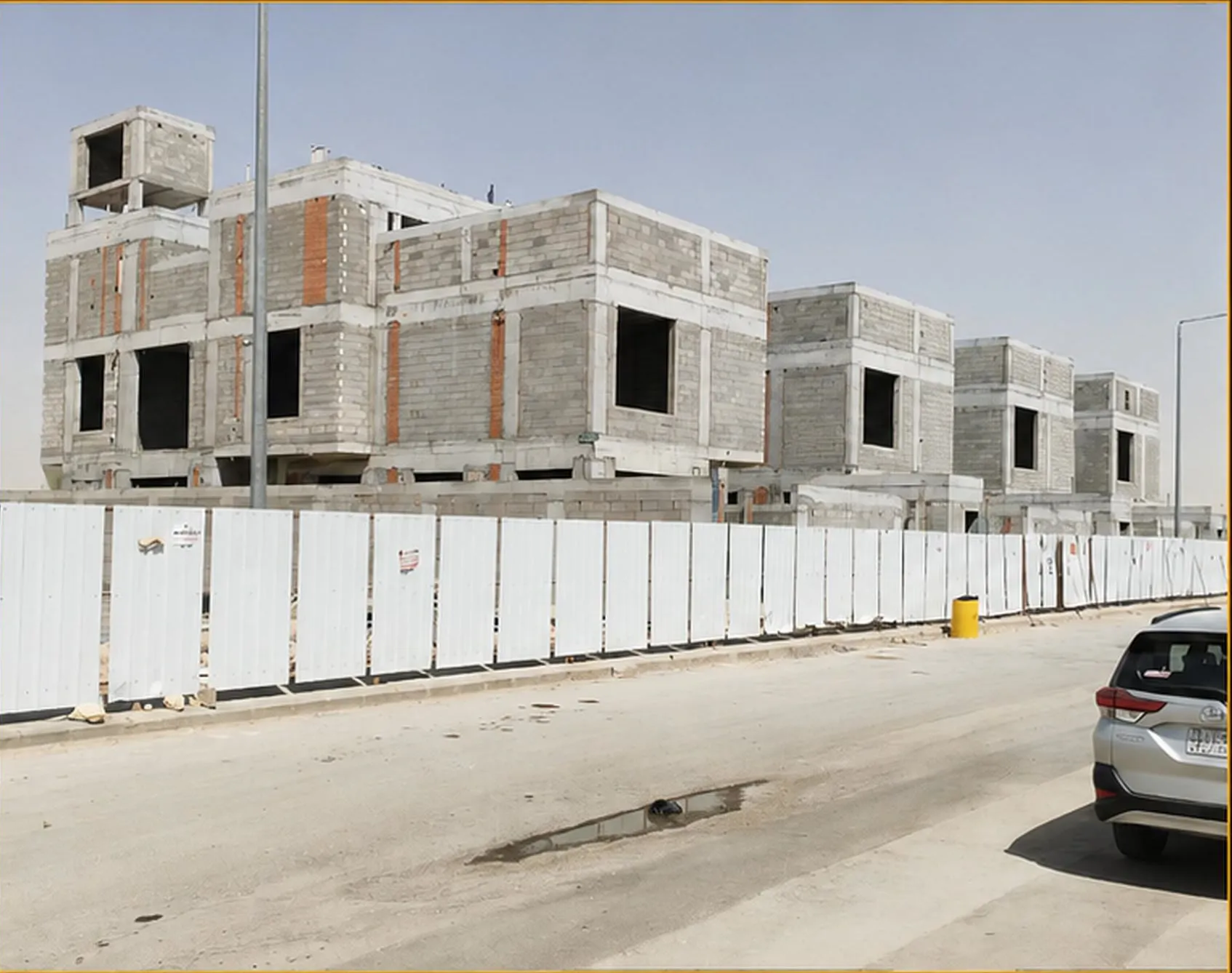 صف من مباني مجمع الشيخ الرسام السكني خلال مرحلة العظم وقبل التشطيبات النهائية.